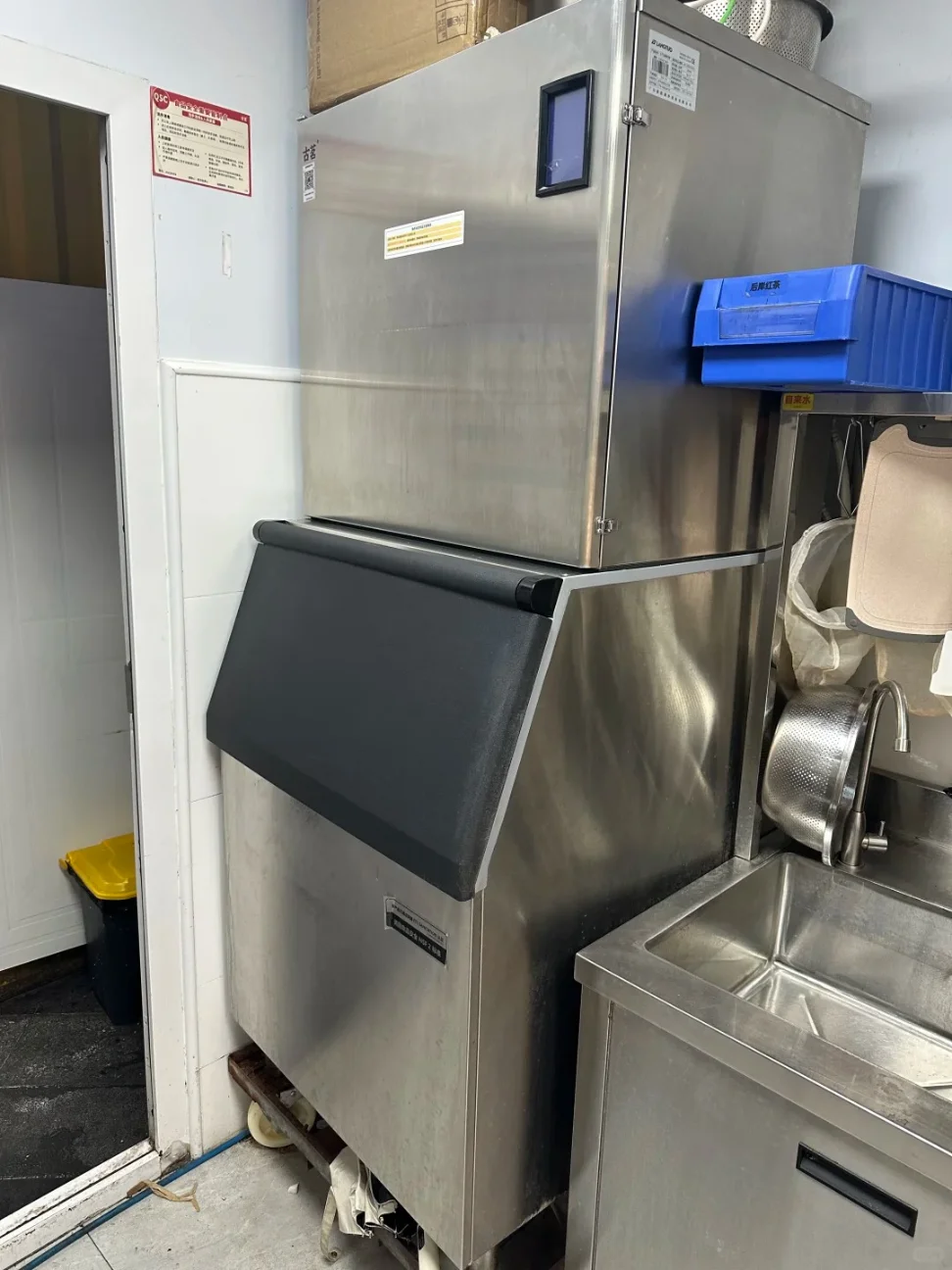 Commercial Ice Maker