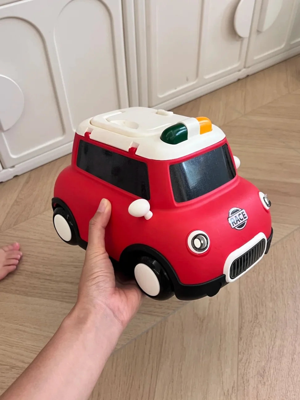 Toy car